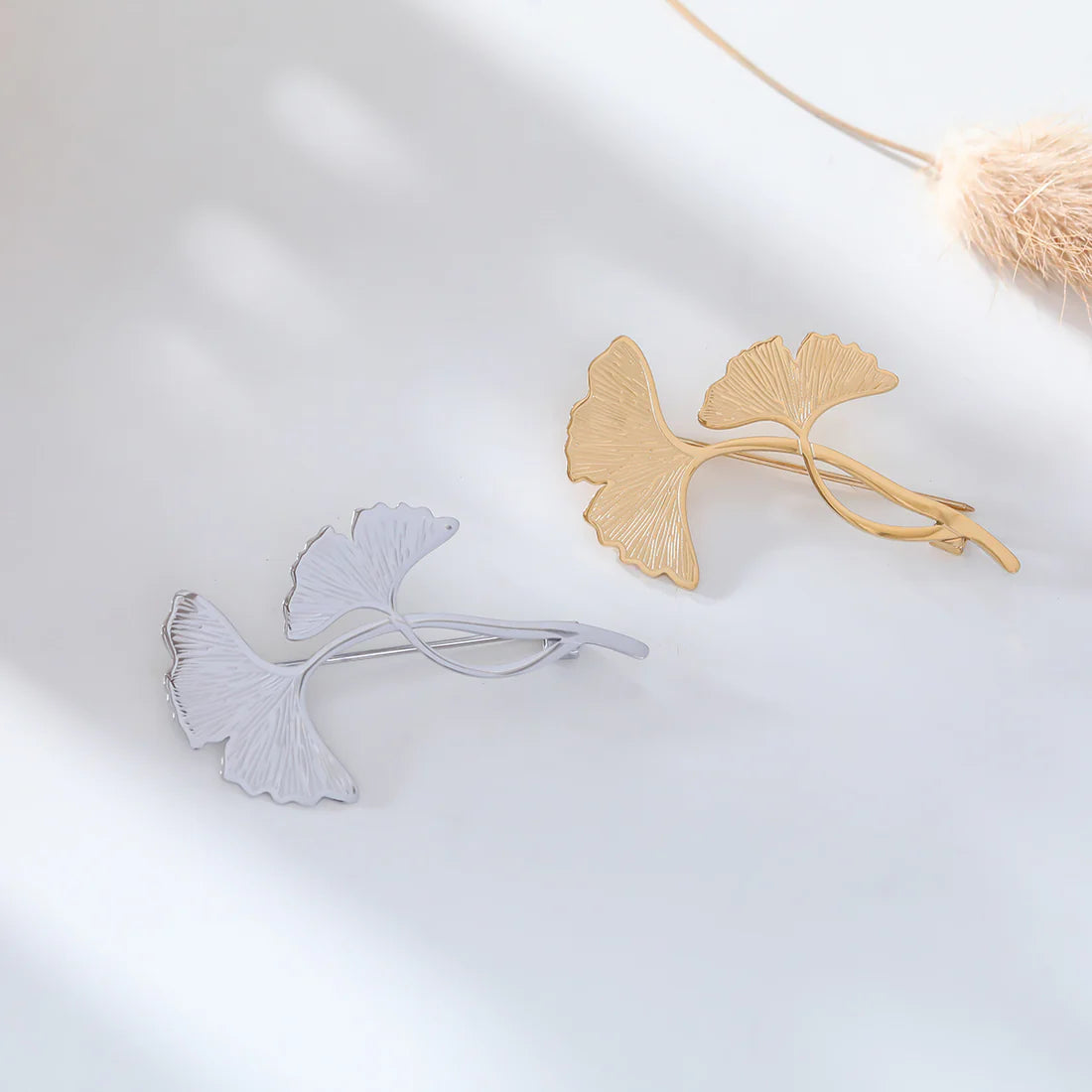 Broche Feuille de Ginkgo Dorée – Design Minimaliste & Intemporel | Twinolo