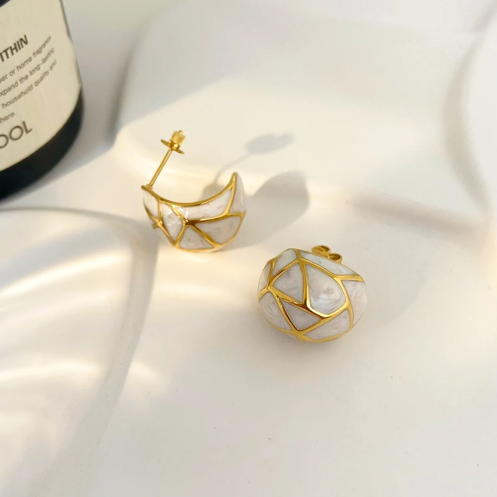 Goud-Witte Oorstekers – Fris & Stijlvol | Twinolo