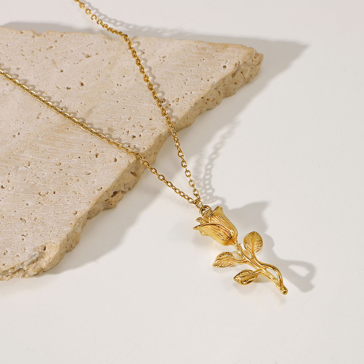 Collier avec pendentif rose – Romantique et élégant | Twinolo