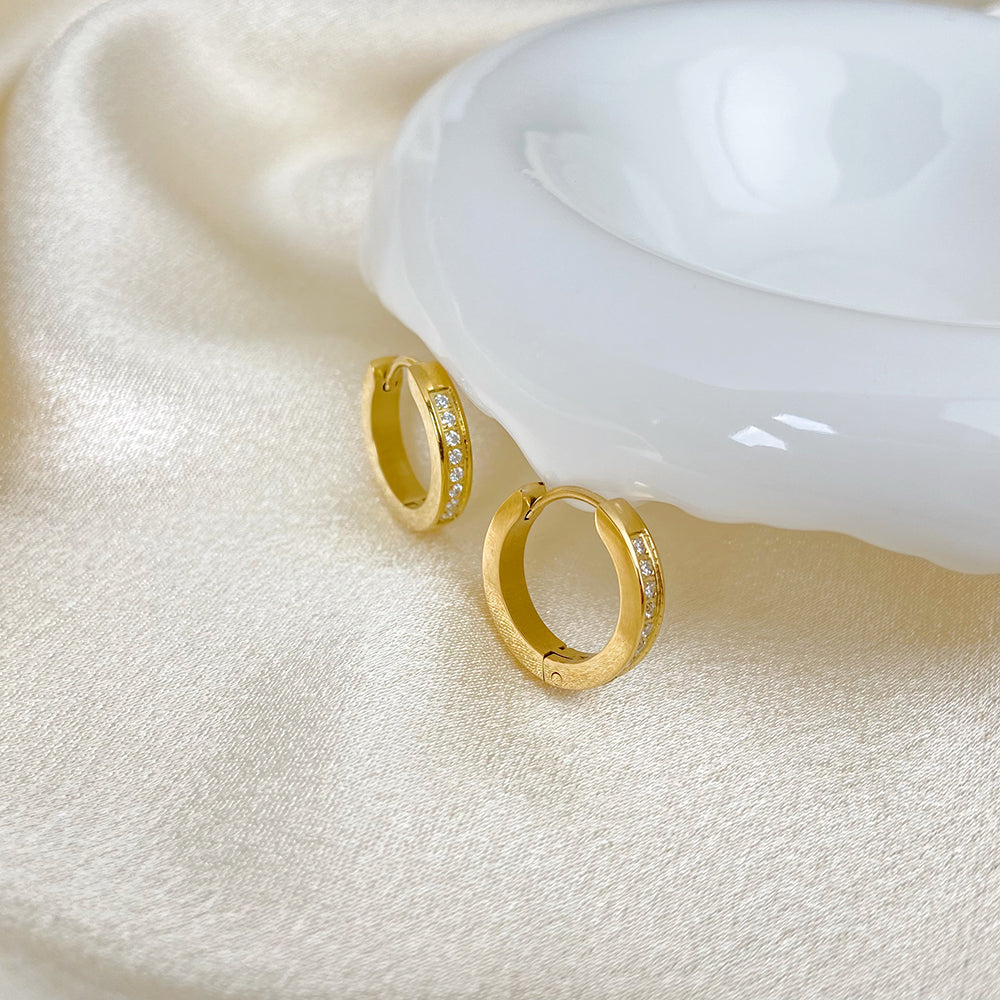 Gold Hoop Earrings with Sparkling Zirconia | Twinolo