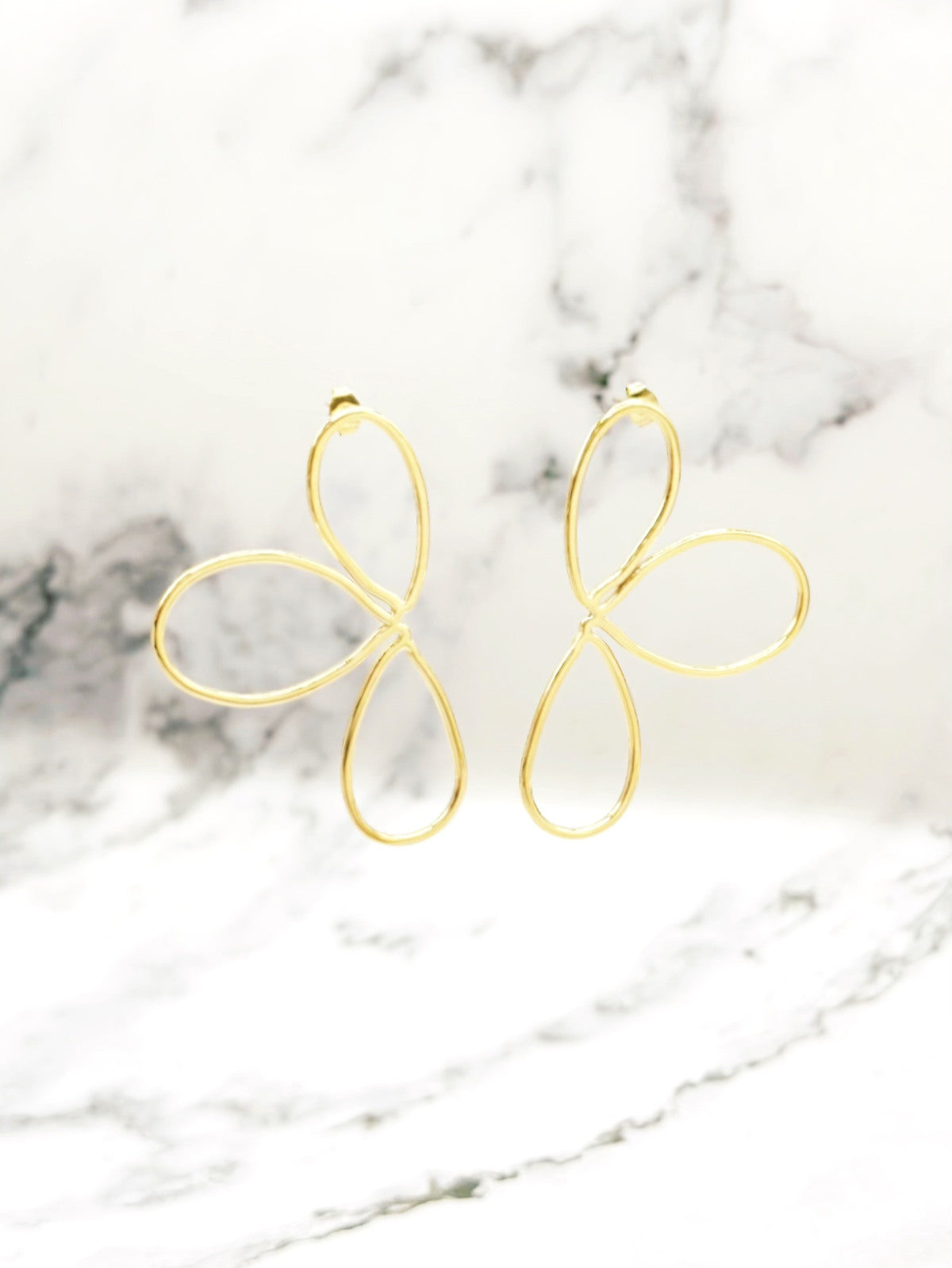 Boucles d'oreilles fleuries minimalistes couleur or – Acier inoxydable | Twinolo