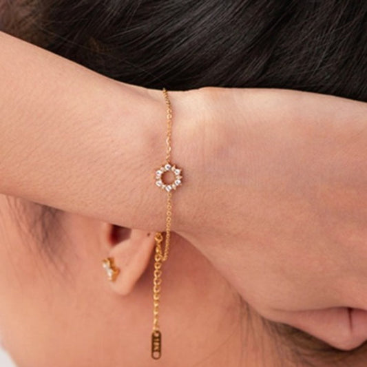 Fine Bracelet with Sun Charm – Subtle & Radiant | Twinolo