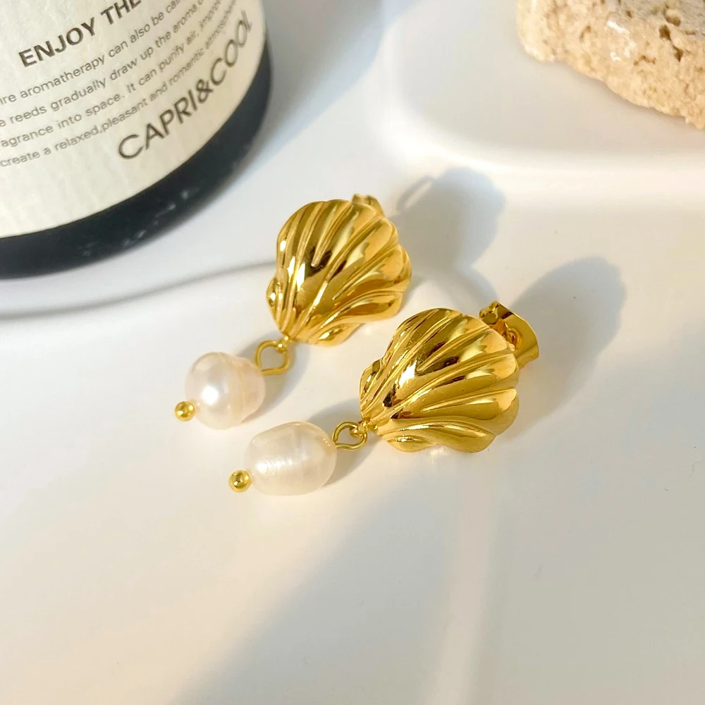 Schelpvormige Oorhangers met Parel – Natuurlijke Elegantie | Twinolo