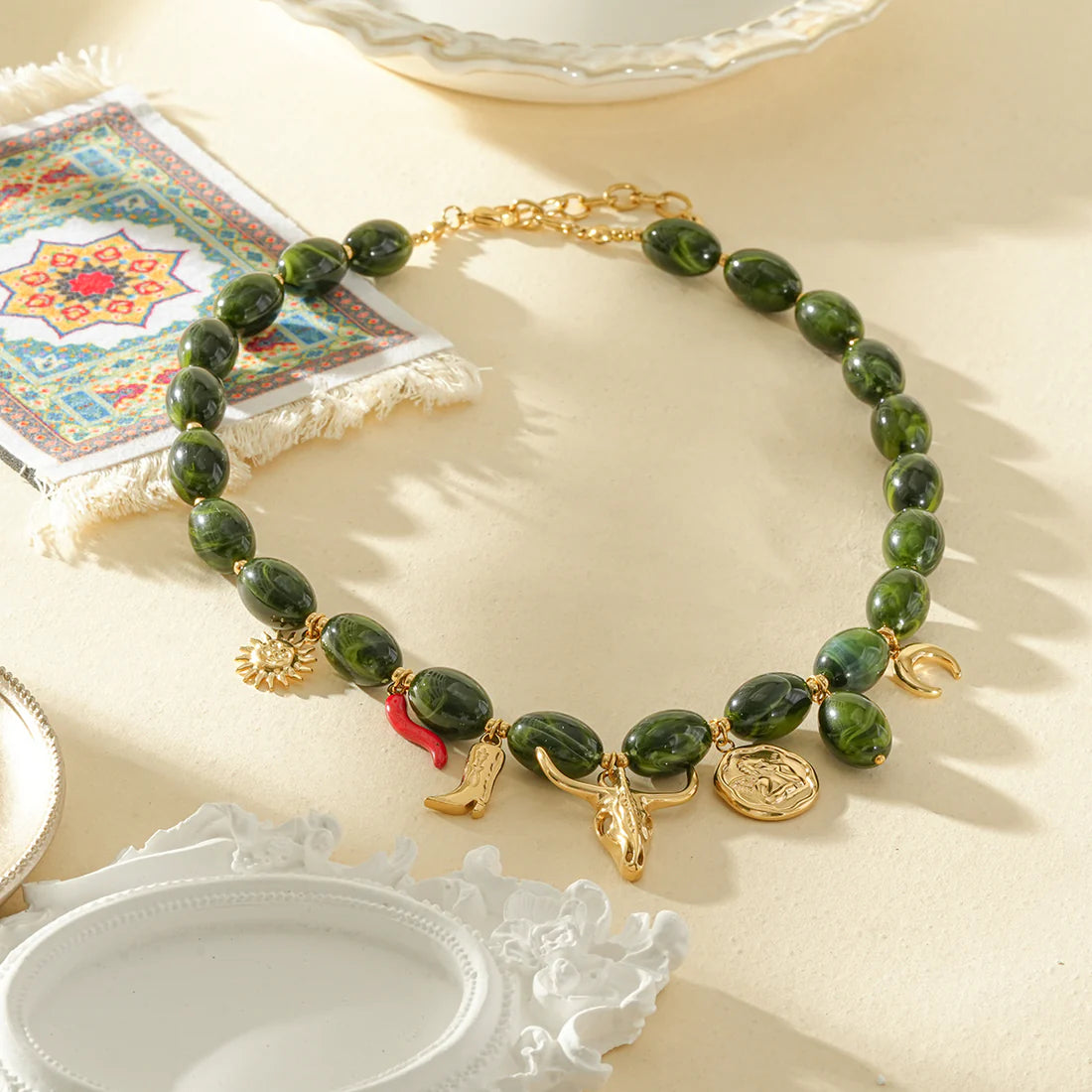 Dames Kralen Ketting met Bedels – Groen & Goudkleurig | Twinolo