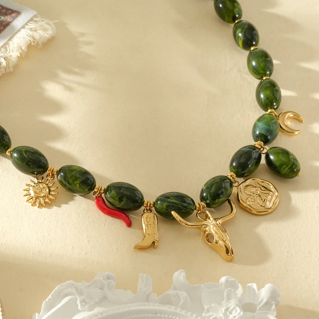 Dames Kralen Ketting met Bedels – Groen & Goudkleurig | Twinolo