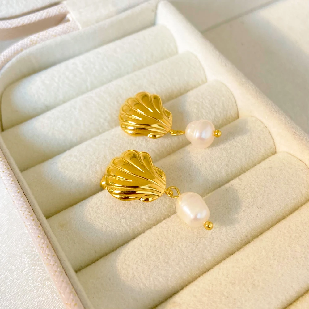 Schelpvormige Oorhangers met Parel – Natuurlijke Elegantie | Twinolo