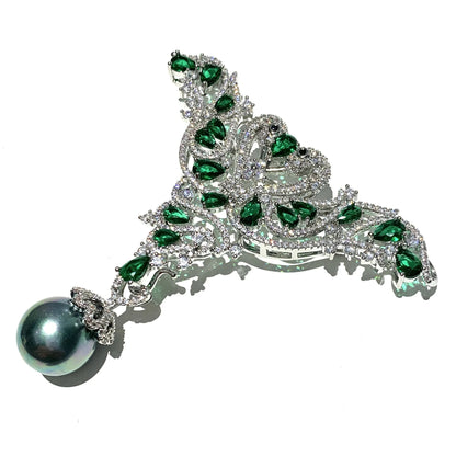 Broche de luxe avec zircone verte et perle – Broche femme couleur argentée | Twinolo