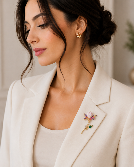Luxe Bloemenbroche met Zoetwaterparel – 18K Verguld | Twinolo