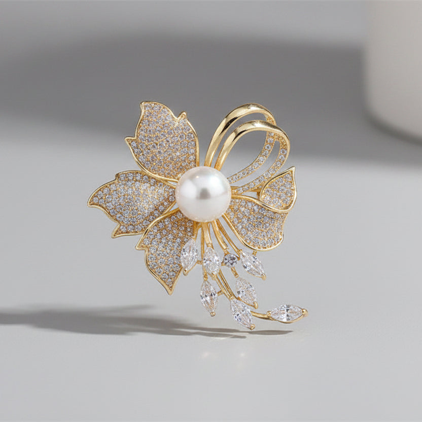 🌼 Gouden Bloem Broche met Parel en Kristallen | Twinolo