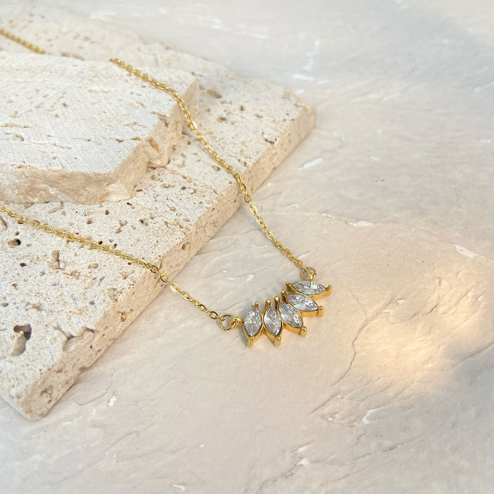 Necklace with Zirconia Stones – Sparkling Detail | Twinolo
