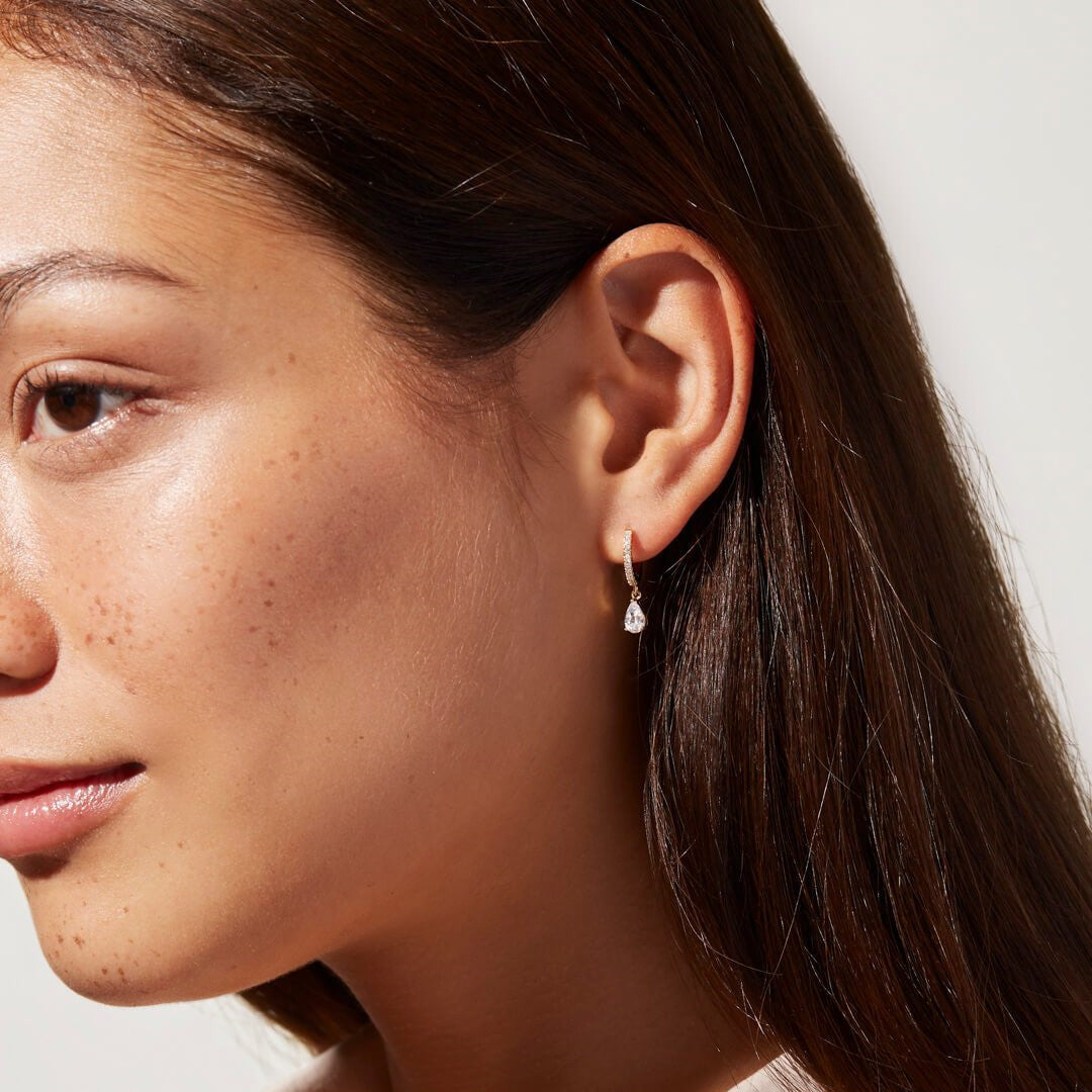 Boucles d'oreilles élégantes en forme de goutte avec zircone – Accents étincelants | Twinolo
