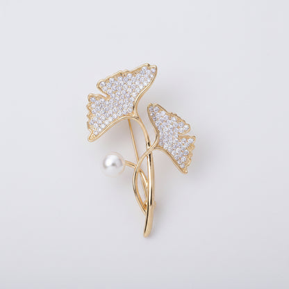Flower Brooch - Elegant Brooch with Crystals and Pearl | Twinolo