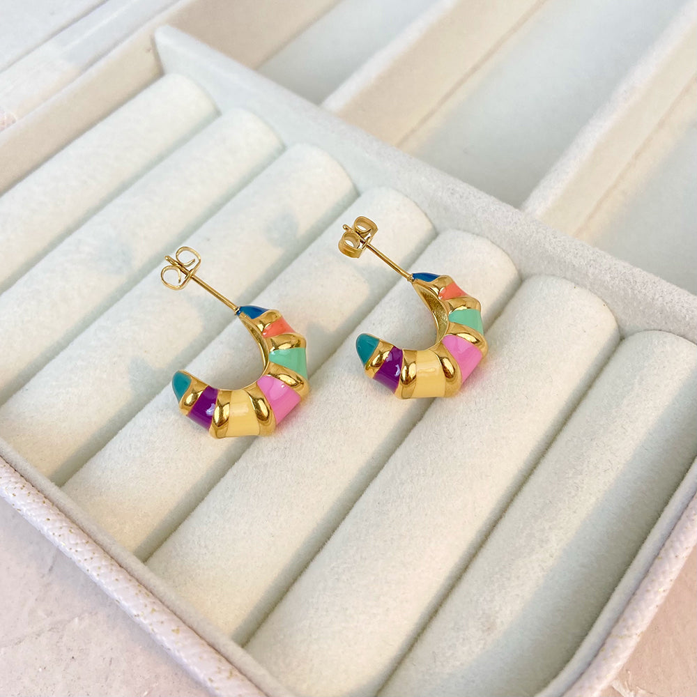 Boucles d'oreilles créoles colorées - Des pièces remarquables pour chaque look | Twinolo