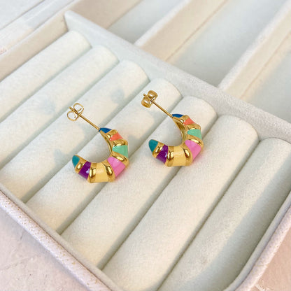 Boucles d'oreilles créoles colorées - Des pièces remarquables pour chaque look | Twinolo