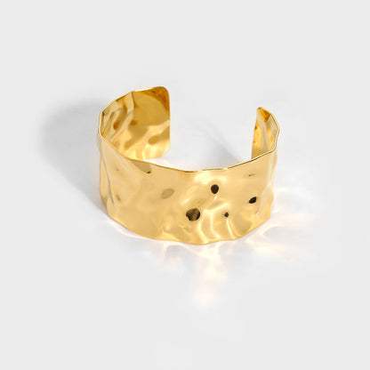 Manchet Armband met Hamertextuur – Artistieke Touch | Twinolo