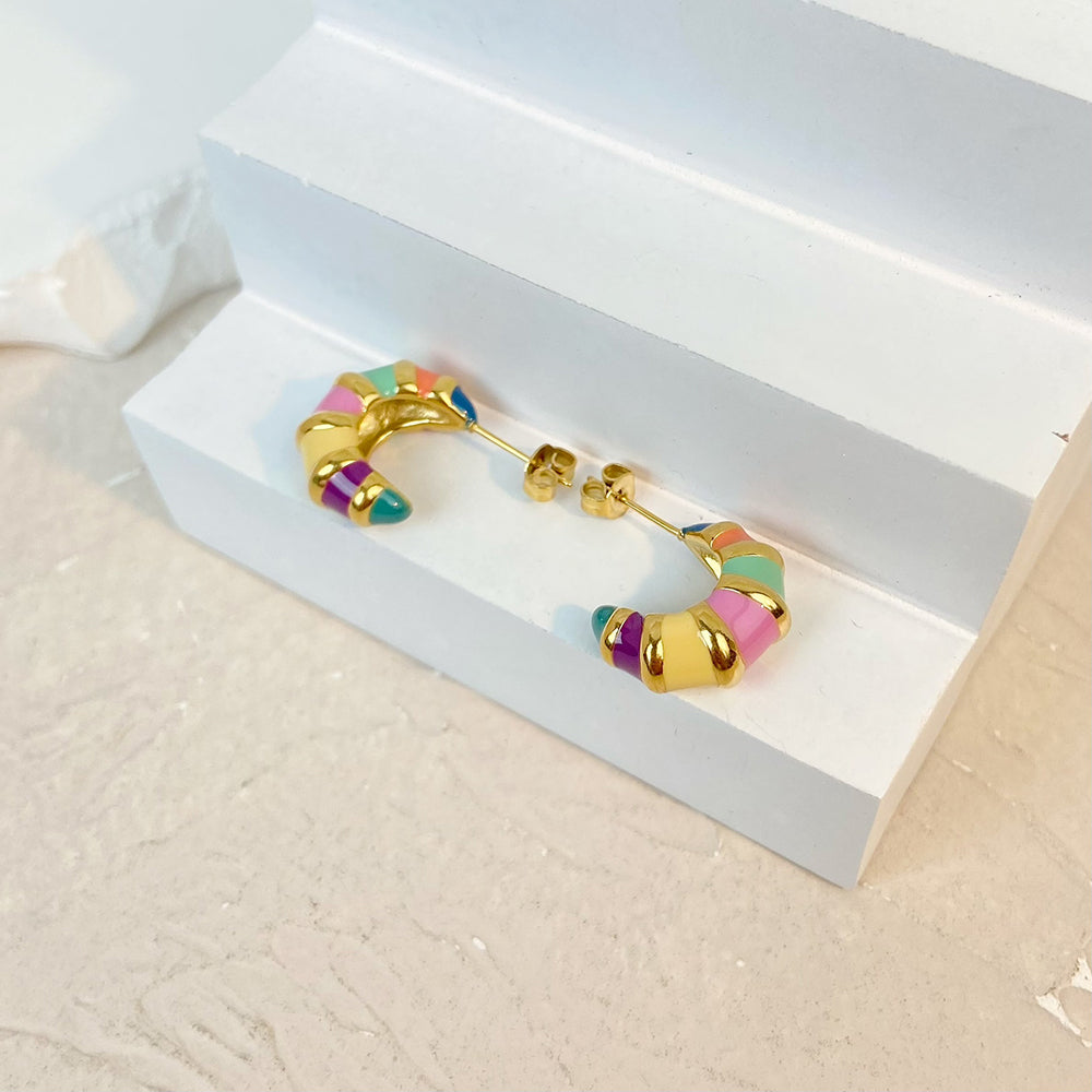 Boucles d'oreilles créoles colorées - Des pièces remarquables pour chaque look | Twinolo