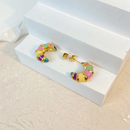 Boucles d'oreilles créoles colorées - Des pièces remarquables pour chaque look | Twinolo