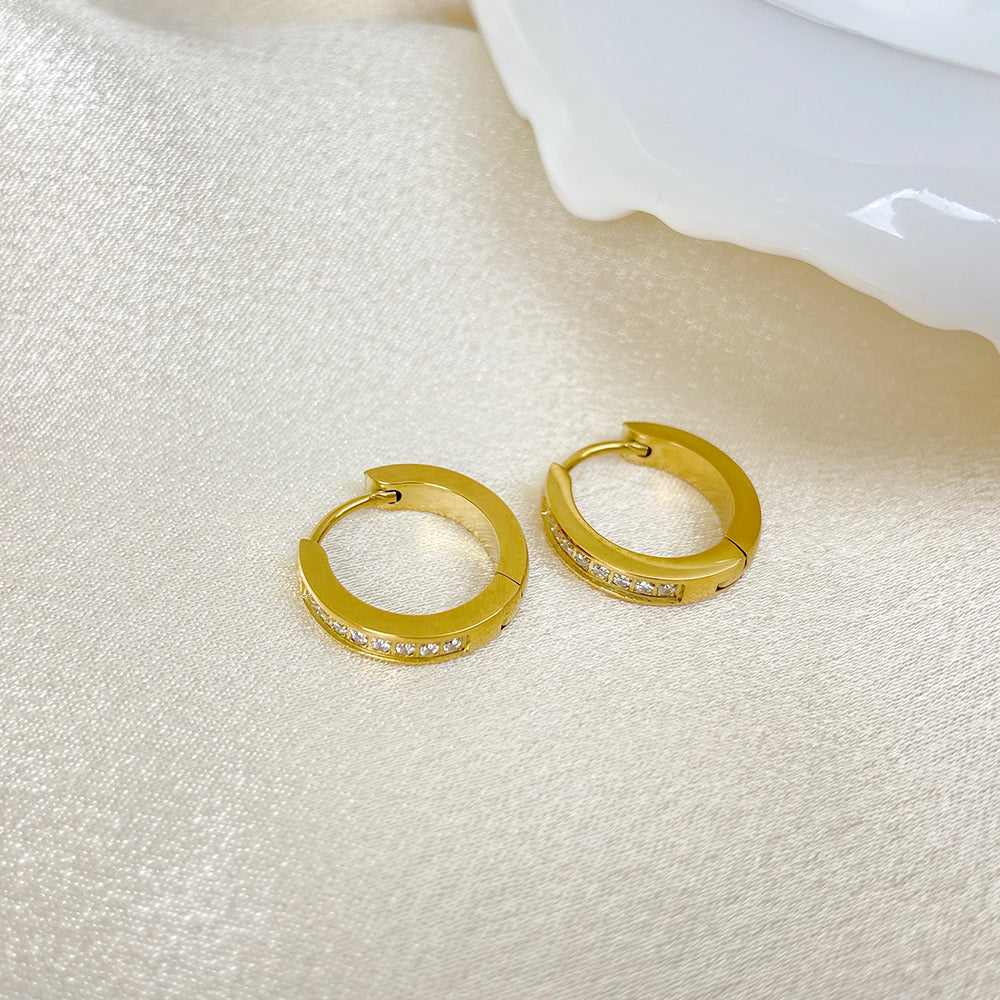 Gold Hoop Earrings with Sparkling Zirconia | Twinolo