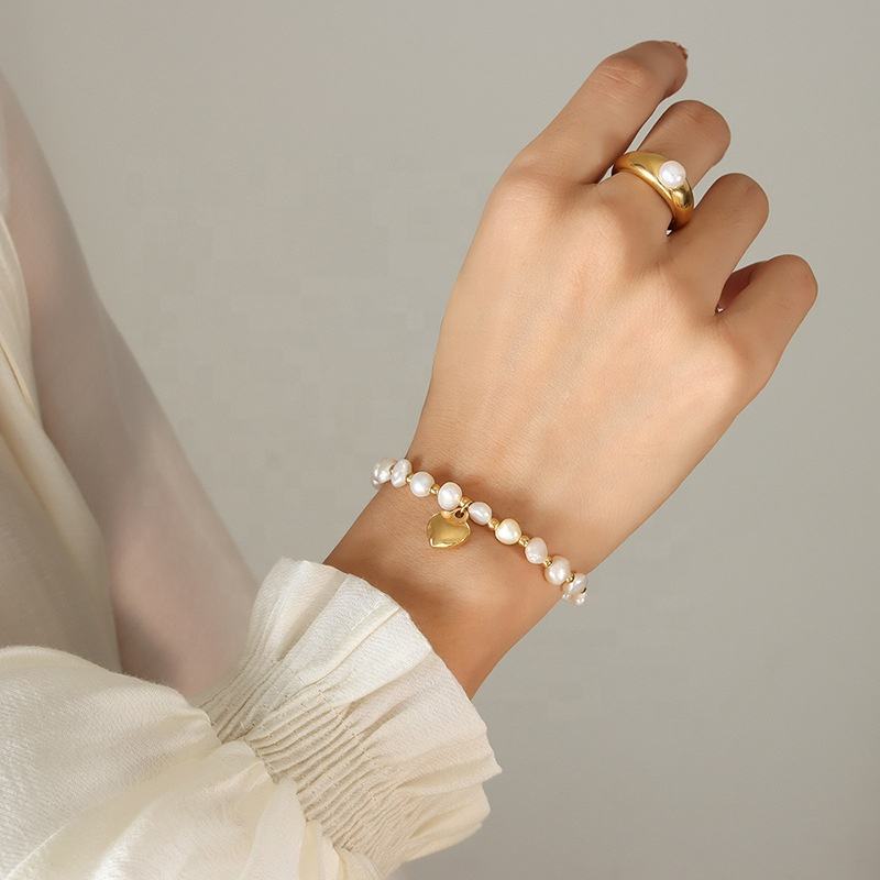 Bracelet de perles d'eau douce avec breloque cœur | Twinolo