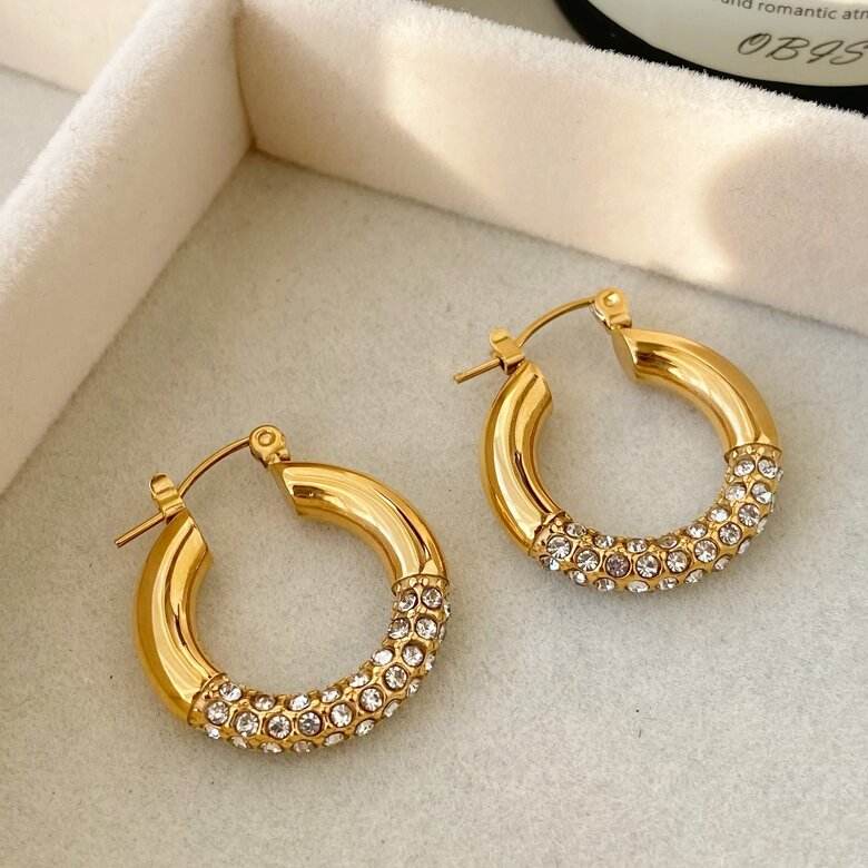 Boucles d'oreilles créoles avec Zirconia – Éclat intemporel | Twinolo