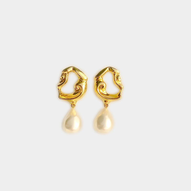 Gouden Hoepeloorbellen met Parel – Klassieke Stijl | Twinolo