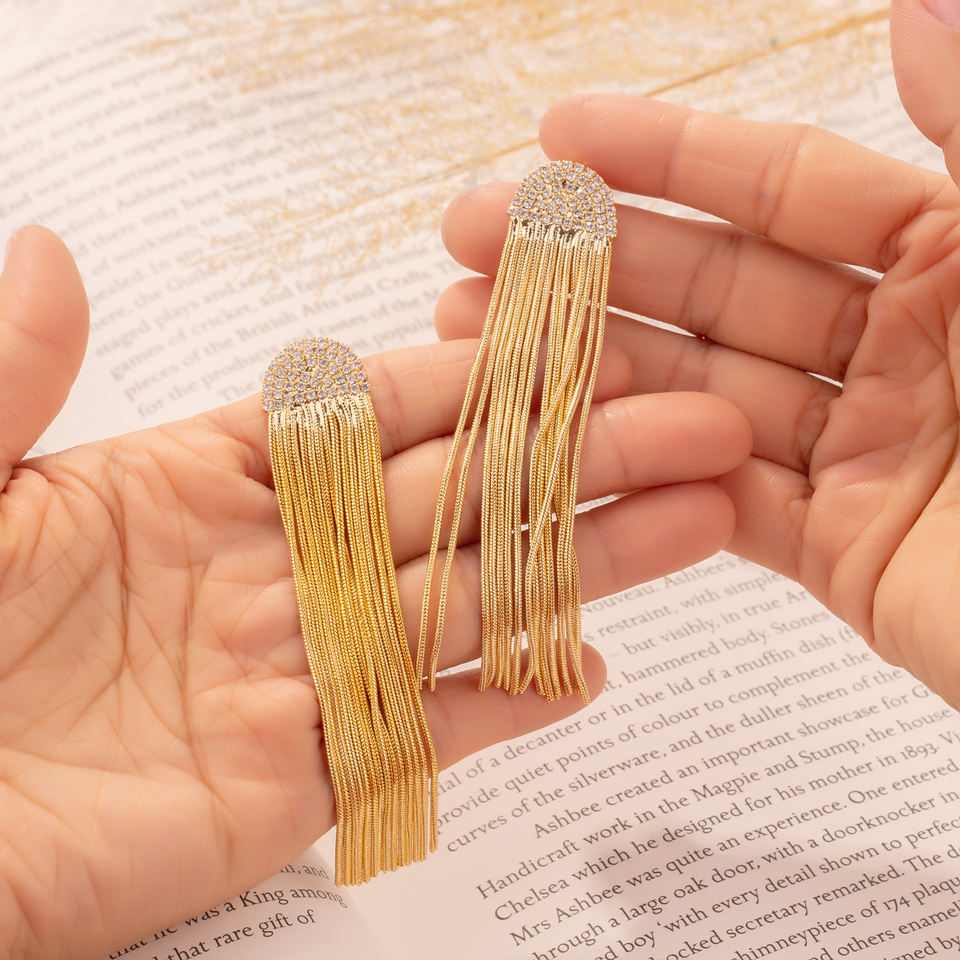 Longues boucles d'oreilles dorées avec Zirconia – Élégantes & Raffinées | Twinolo