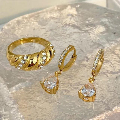 Boucles d'oreilles élégantes en forme de goutte avec zircone – Accents étincelants | Twinolo