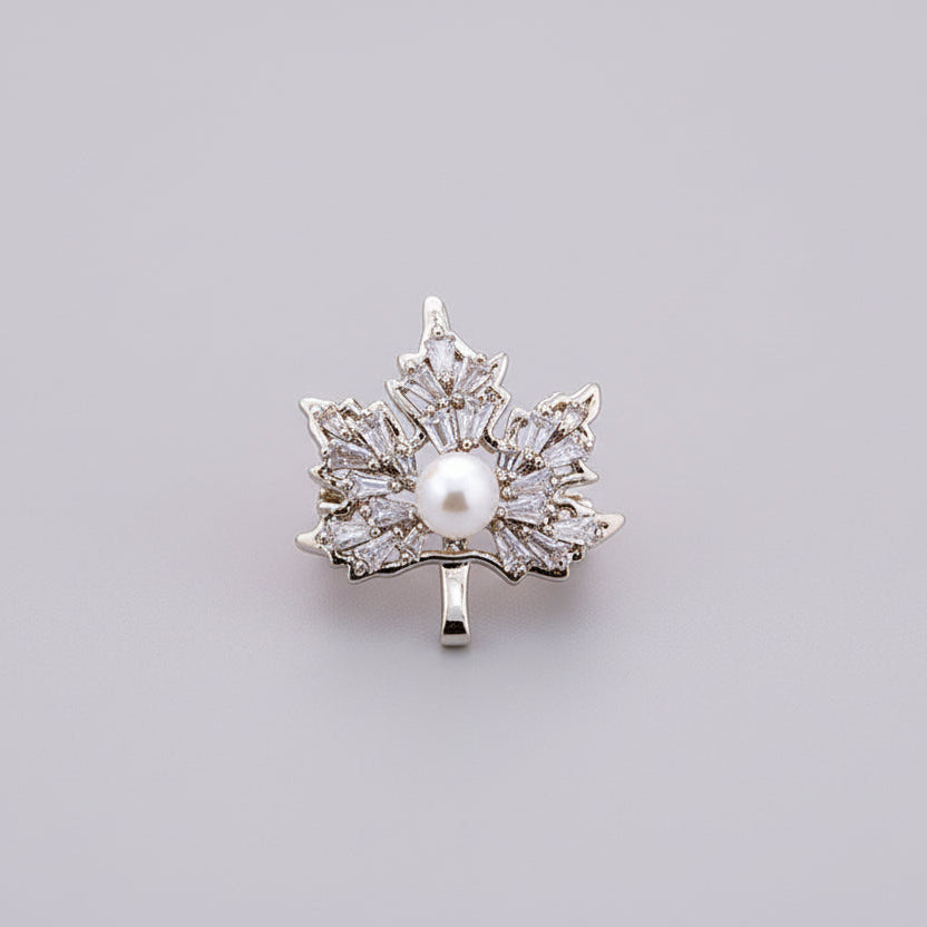 🍁 Bladbroche met Parel en Gouden Details – Elegante Broche | Twinolo