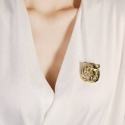 Brooch - Elegant Tiger Head Brooch with Crystals | Twinolo