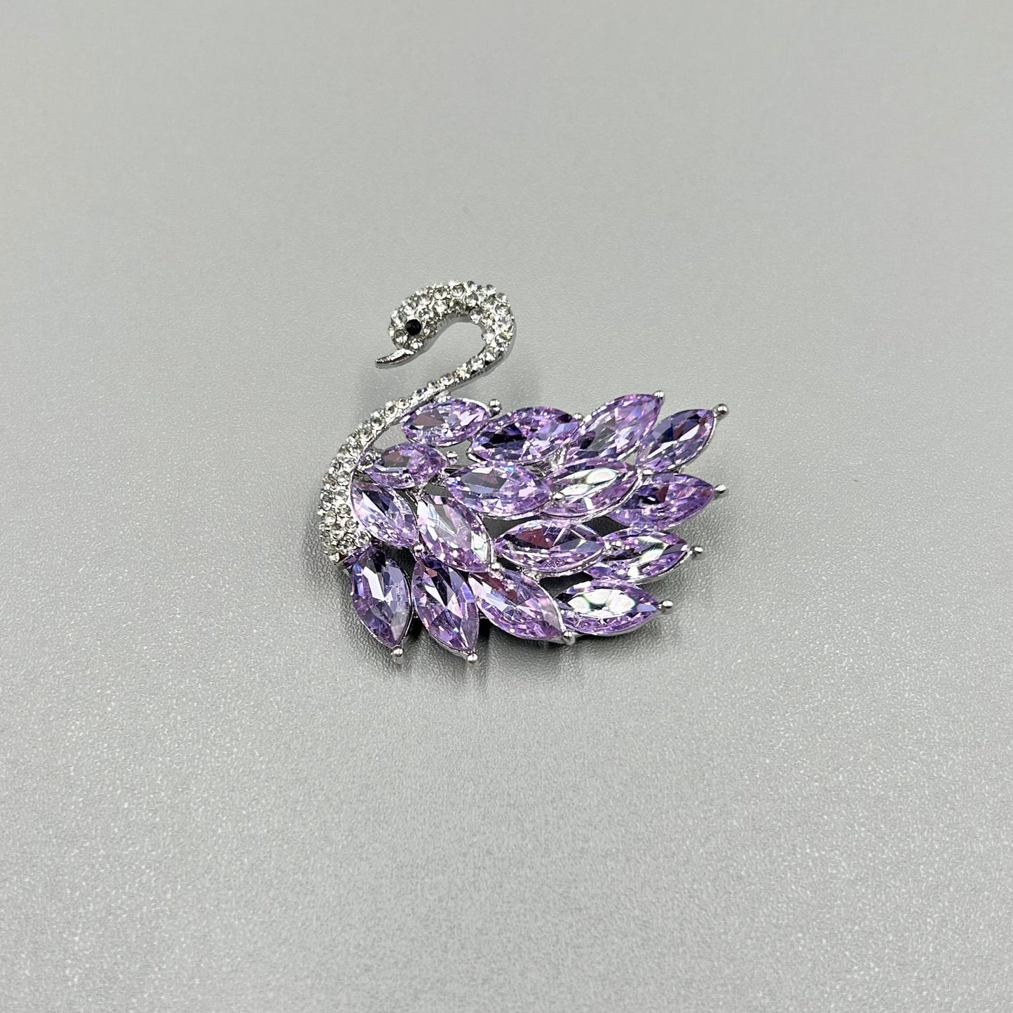 Brooch - Elegant Brooch with Crystals | Twinolo