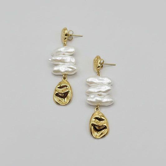 Statement Oorbellen met Parelmoer Effect – Goudkleurig | Twinolo