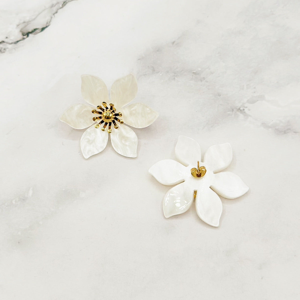 Boucles d'oreilles Pendantes avec Effet Nacre – Dorées | Twinolo