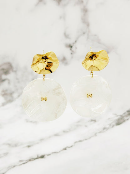 Statement Oorbellen met Parelmoer Effect – Goudkleurig | Twinolo