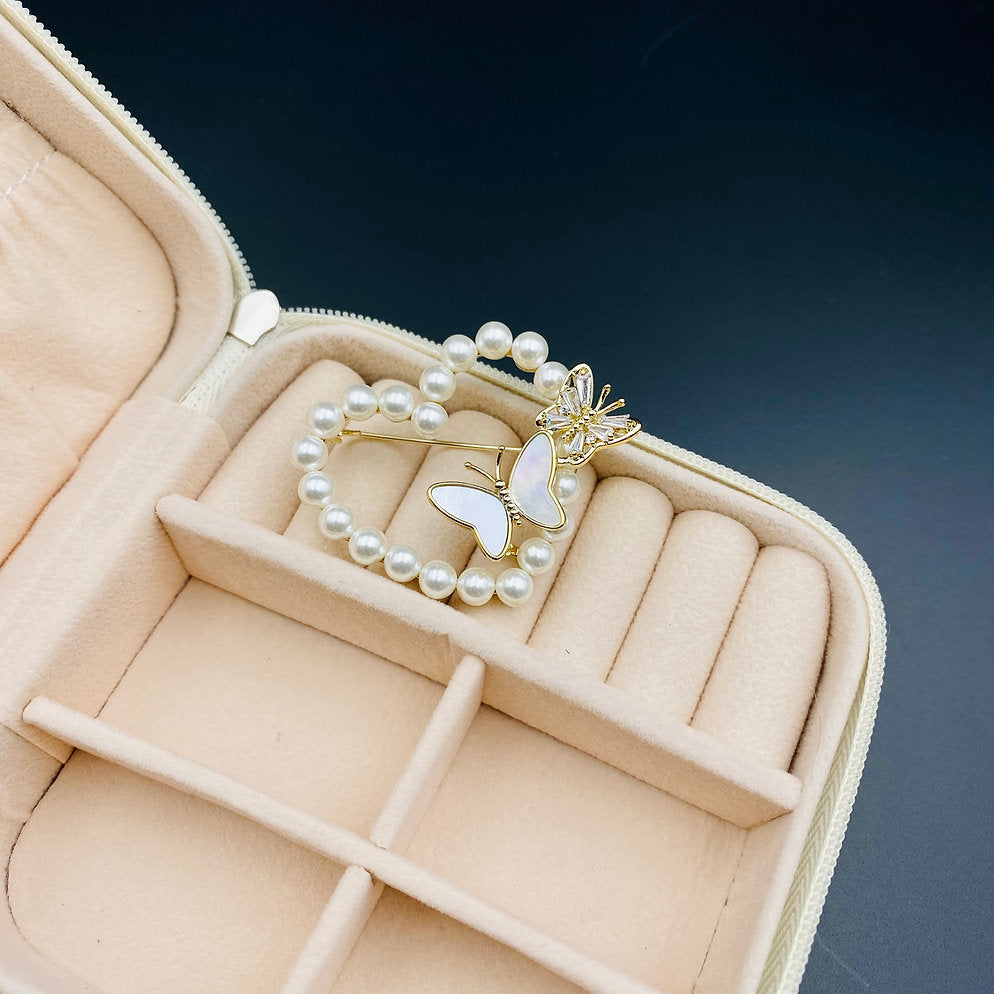 🦋 Butterfly Brooch - Elegant Brooch with Pearls | Twinolo