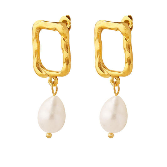 Gouden Oorhangers met Subtiele Parel – Minimalistische Klasse | Twinolo