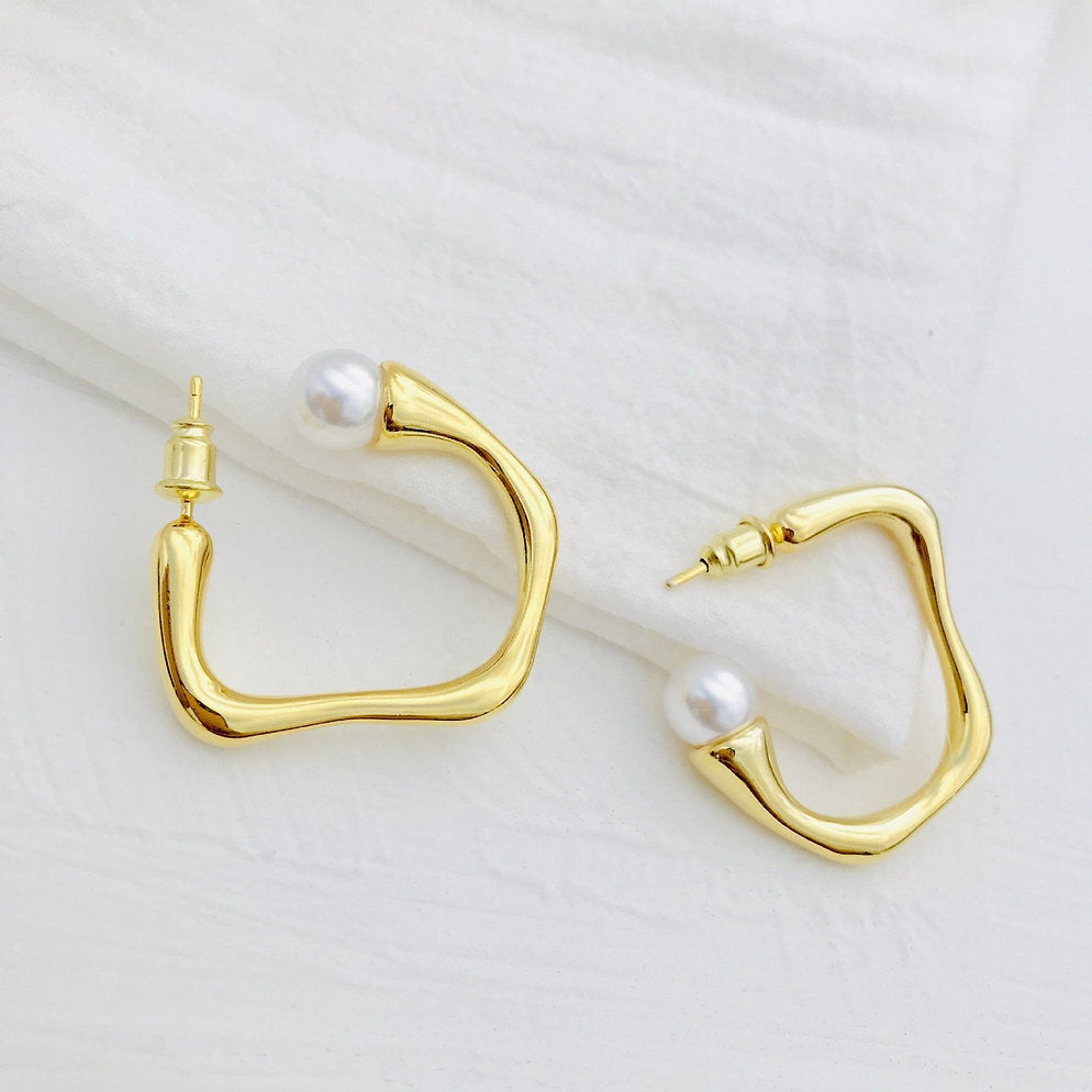 Hoepeloorbellen met Kleine Parel – Subtiel Design | Twinolo