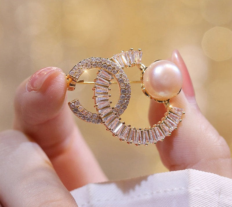 Brooch - Elegant Brooch with Crystals | Twinolo