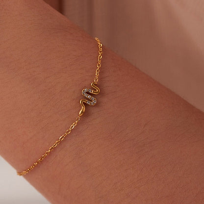 Fijne Armband met Slangenbedel – Mysterieus & Trendy | Twinolo