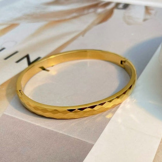Gouden Bangle Armband – Tijdloze Klassieker | Twinolo
