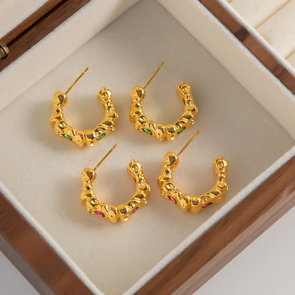 Mini Hoops with Shiny Green Accents – Playful Detail | Twinolo